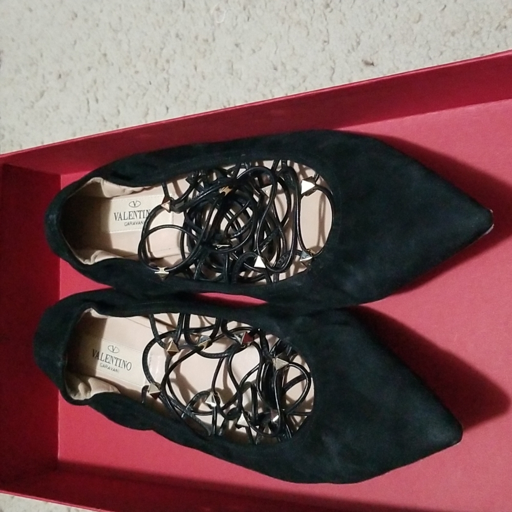 VALENTINO GARAVANI Black w/Gold Rockstud ballet gladiator shoe. 38.5